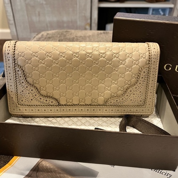 Gucci Handbags - Authentic Gucci GG Guccissima Wallet All inclusive/Chain included